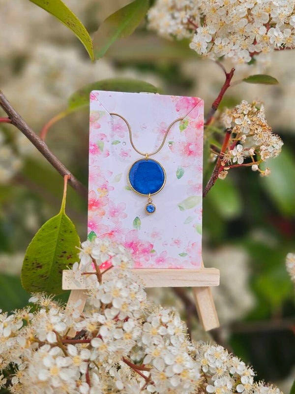 collier bleu intense