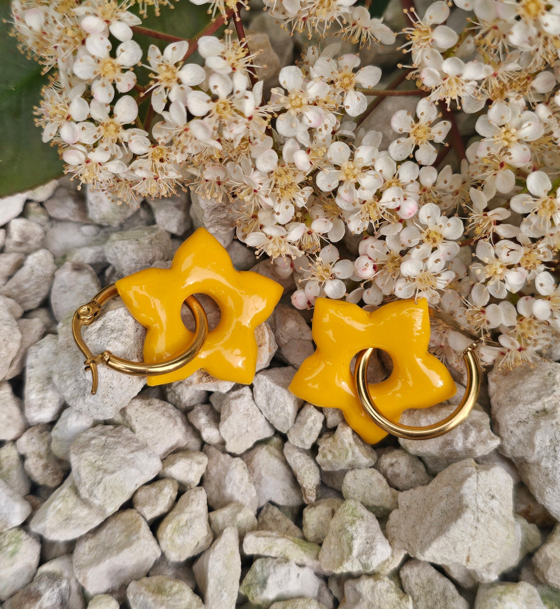 Pampille fleur jaune + créoles dorées