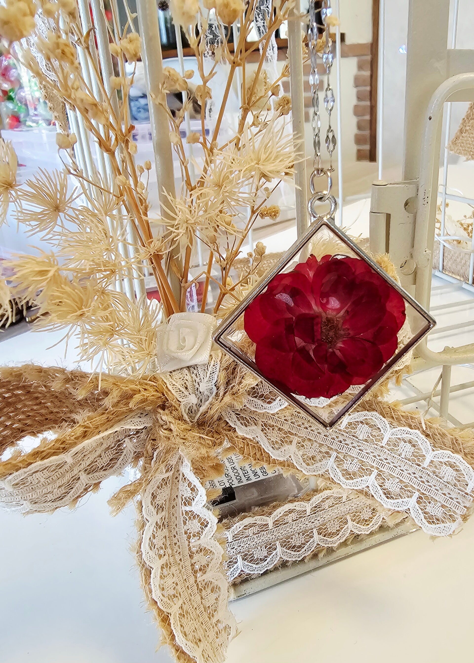 Collier fleur rouge