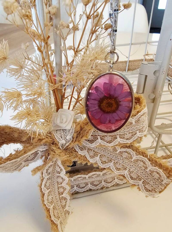 Collier ovale marguerite rose