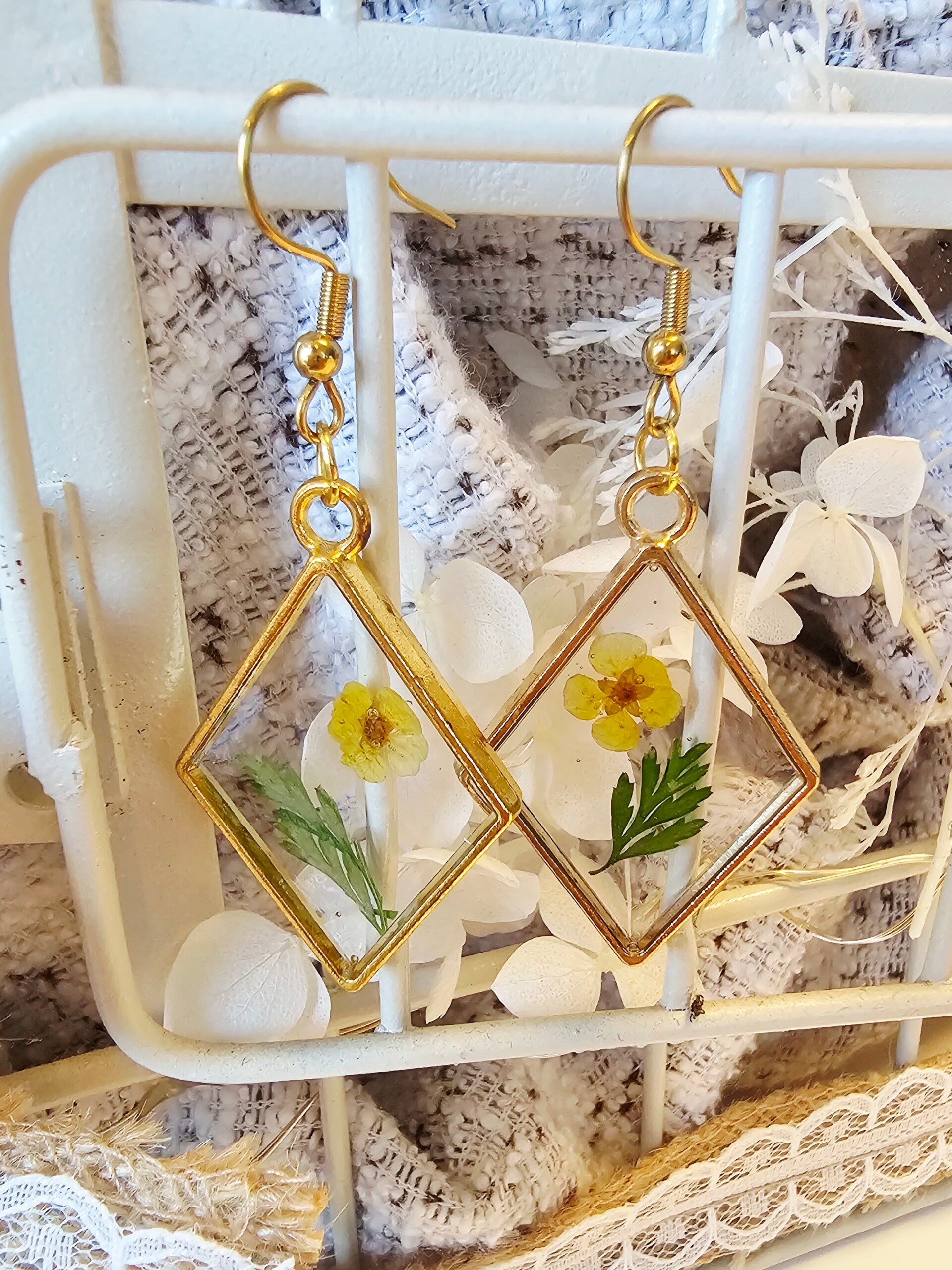 Boucles losanges fleurs jaunes