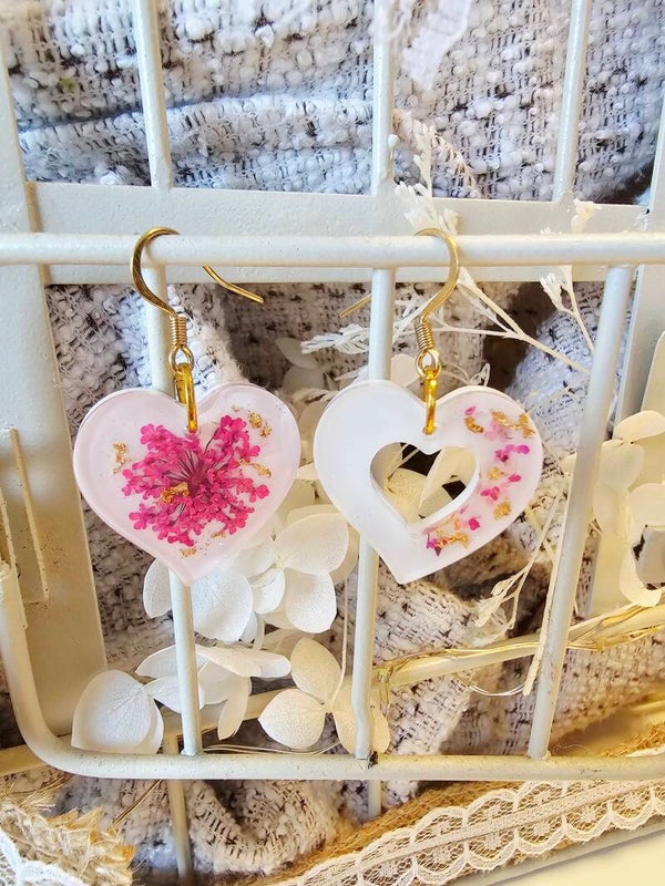 Boucles coeurs roses dépareillées