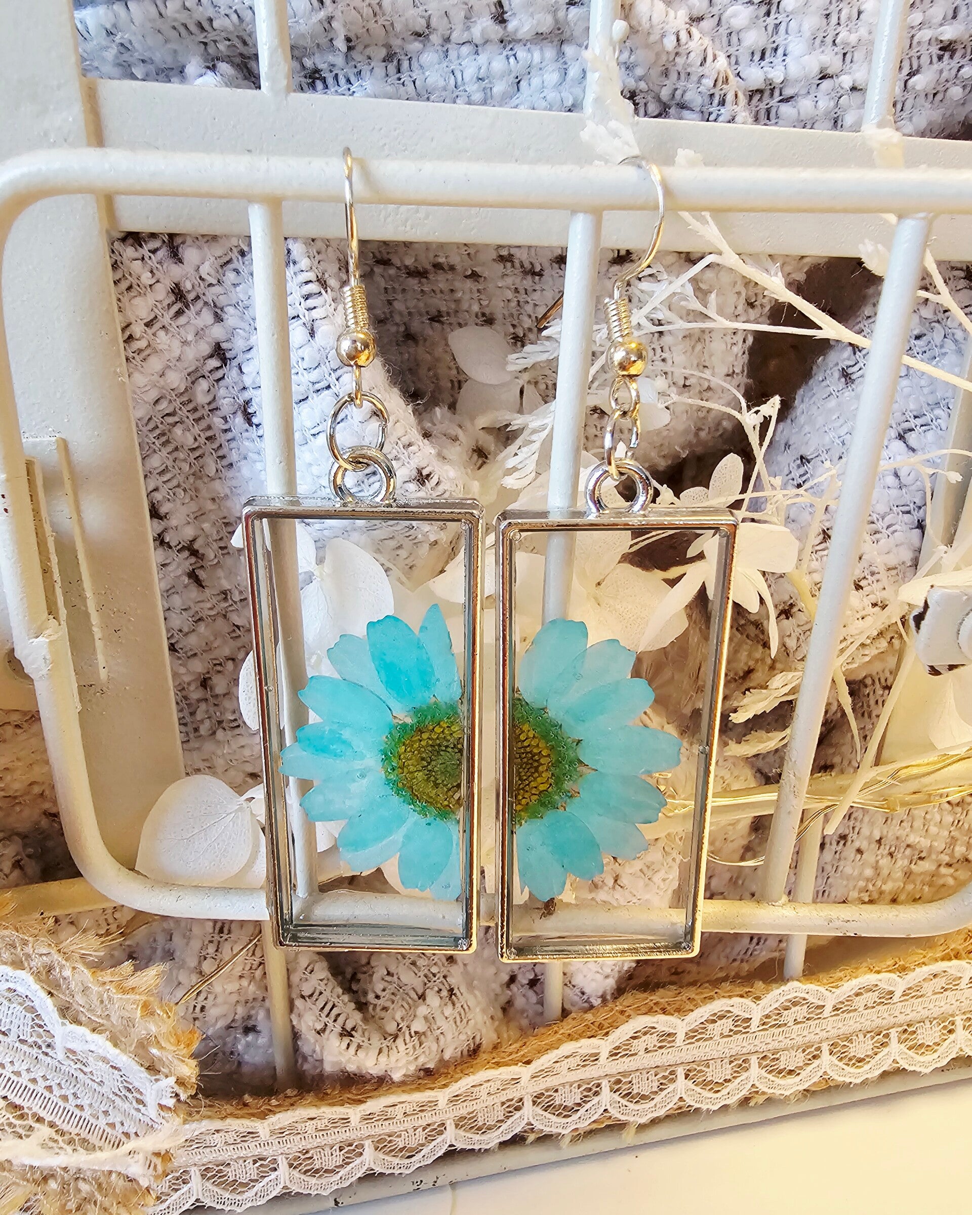 Boucles rectangles marguerites bleues