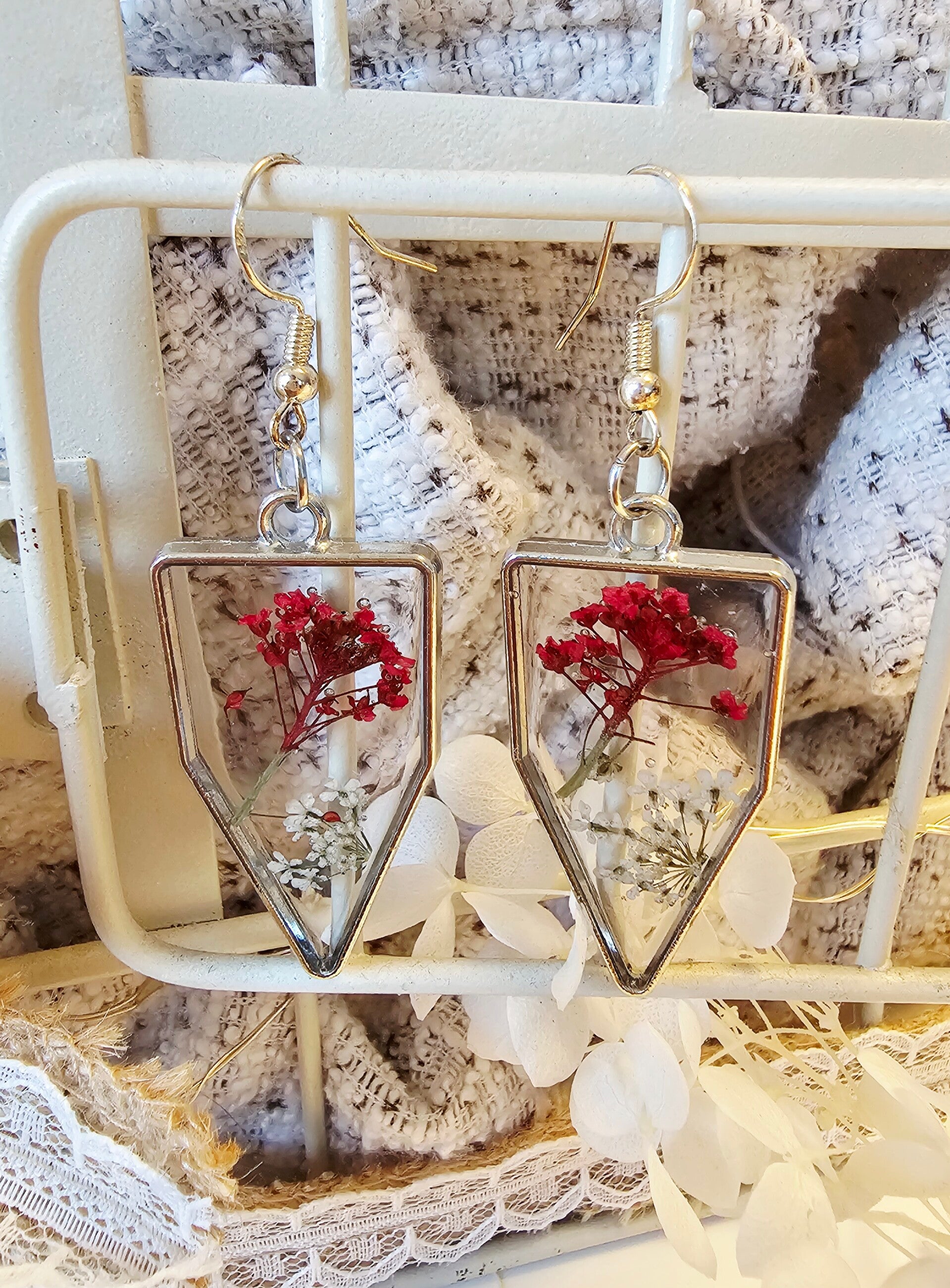 Boucles fleurs rouges et blanches