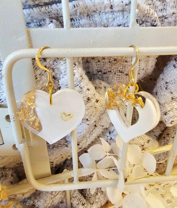 Boucles coeurs asymétriques blanches et or