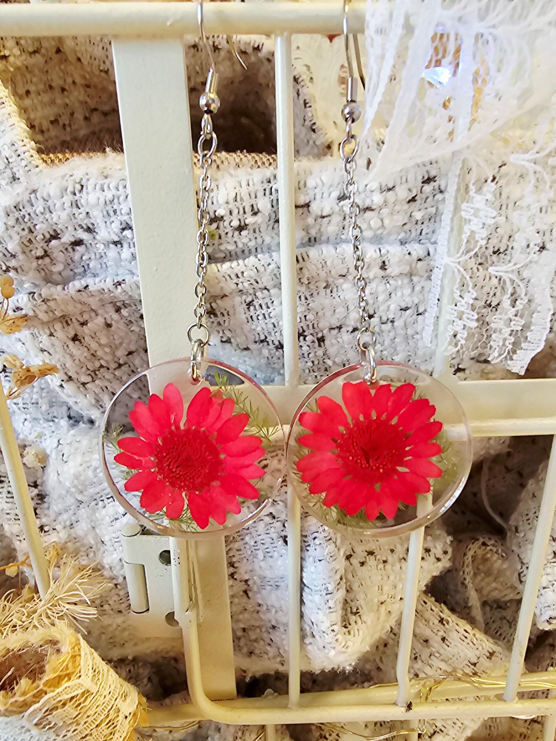Boucles marguerites rouges