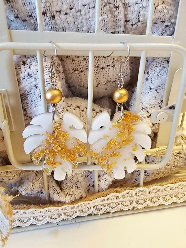 Boucles monsteras blanches et or
