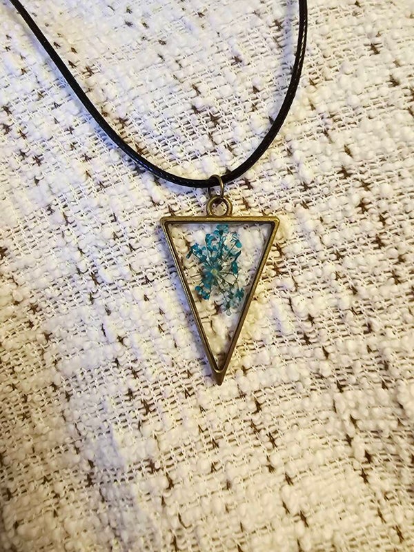 Collier cordon fleur bleue