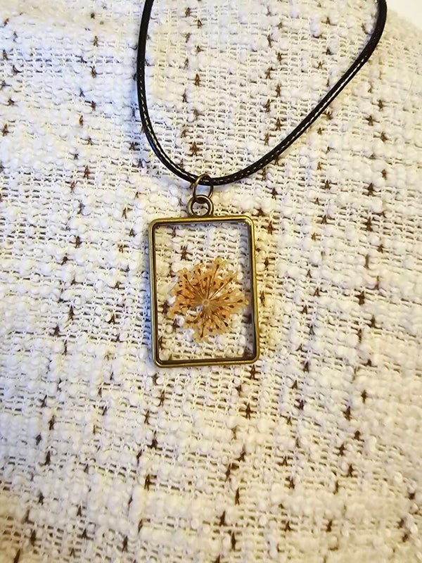 Collier cordon fleur orange
