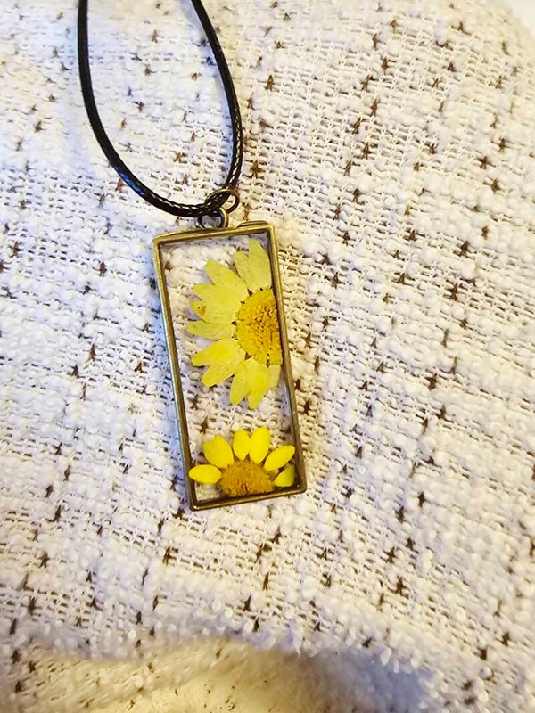 Collier cordon marguerite jaune