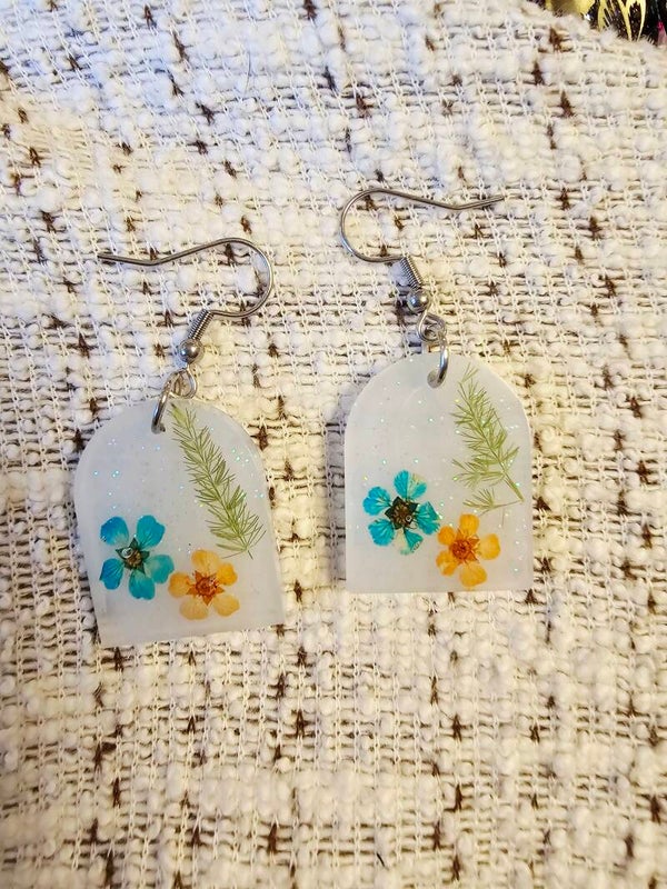 Boucles fleurs oranges et bleues