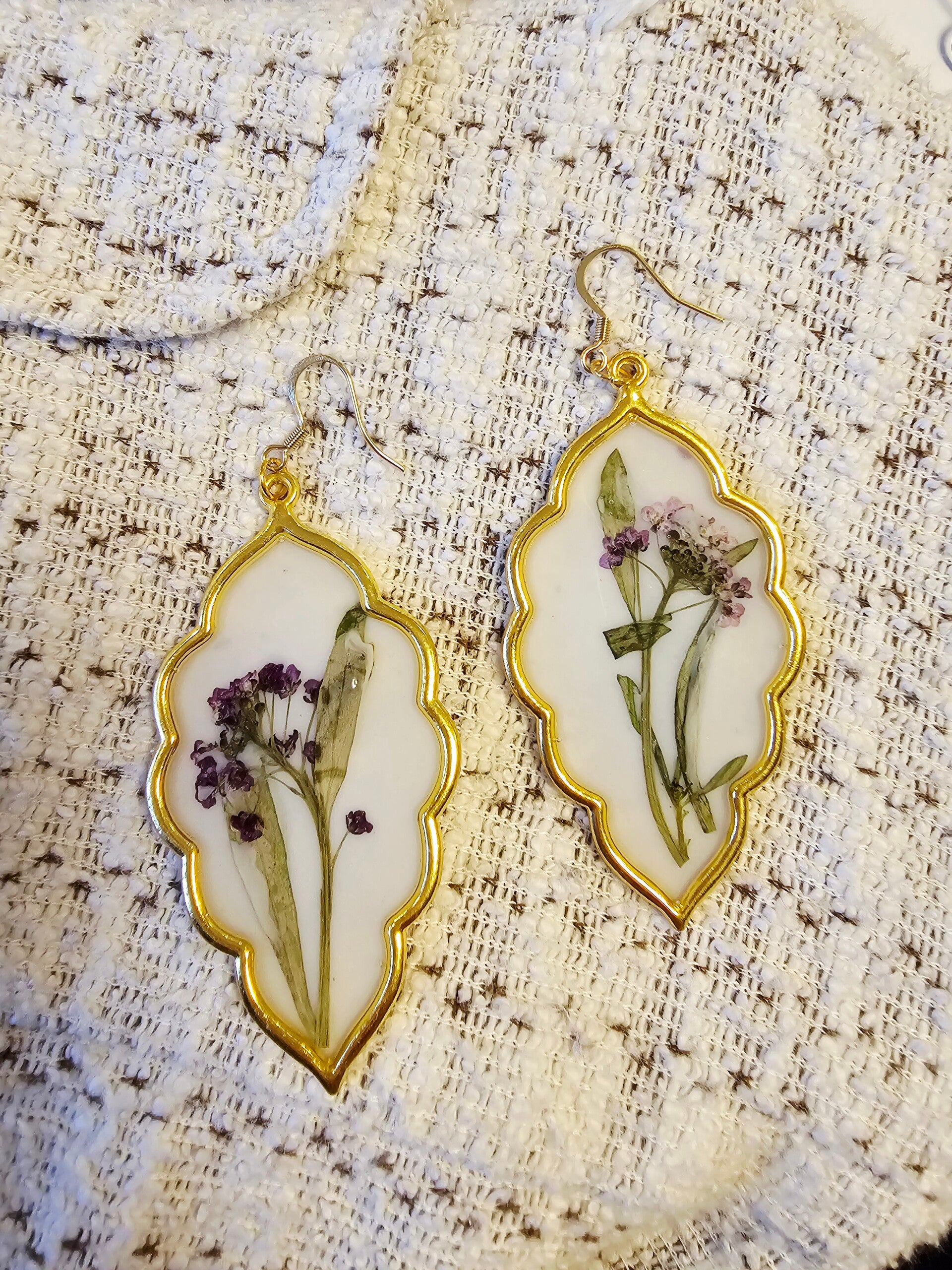 Boucles fleurs violettes