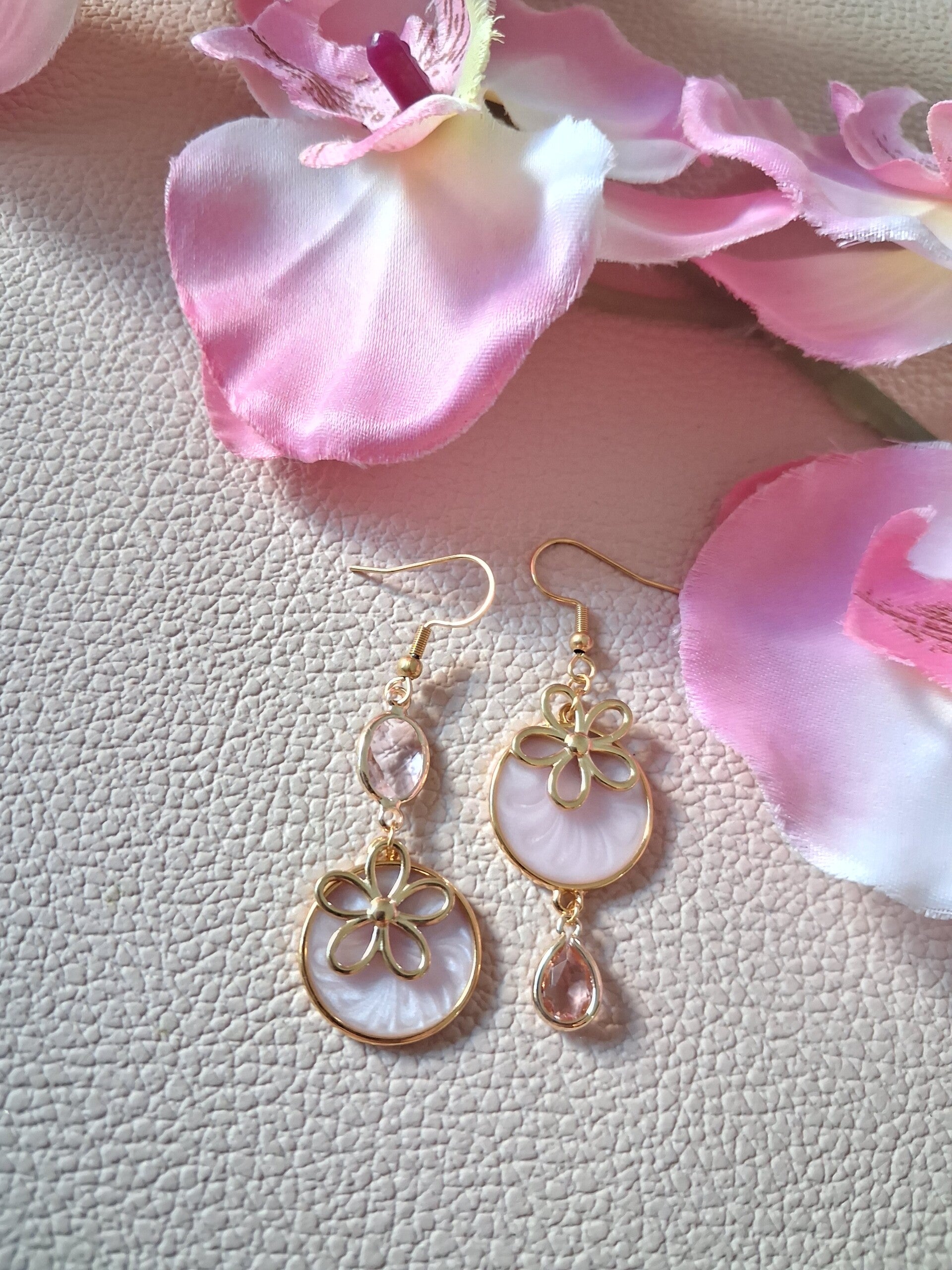 Boucles d’oreilles asymétriques