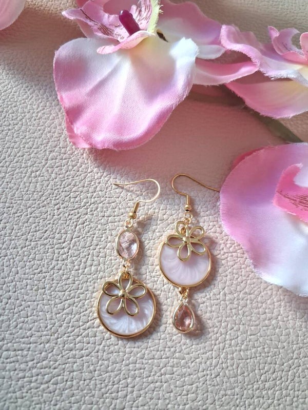 Boucles d’oreilles asymétriques