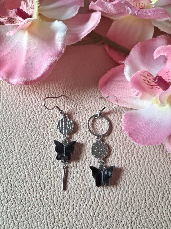 Boucles d’oreilles asymétriques