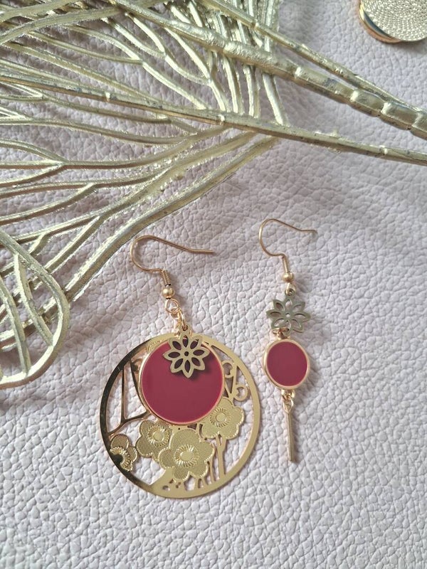 Boucles d’oreilles asymétriques