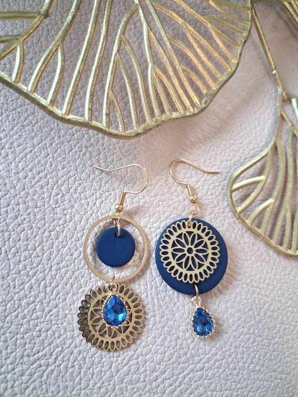 Boucles d’oreilles asymétriques