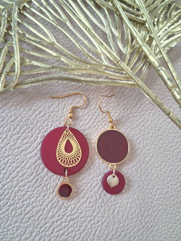 Boucles d’oreilles asymétriques