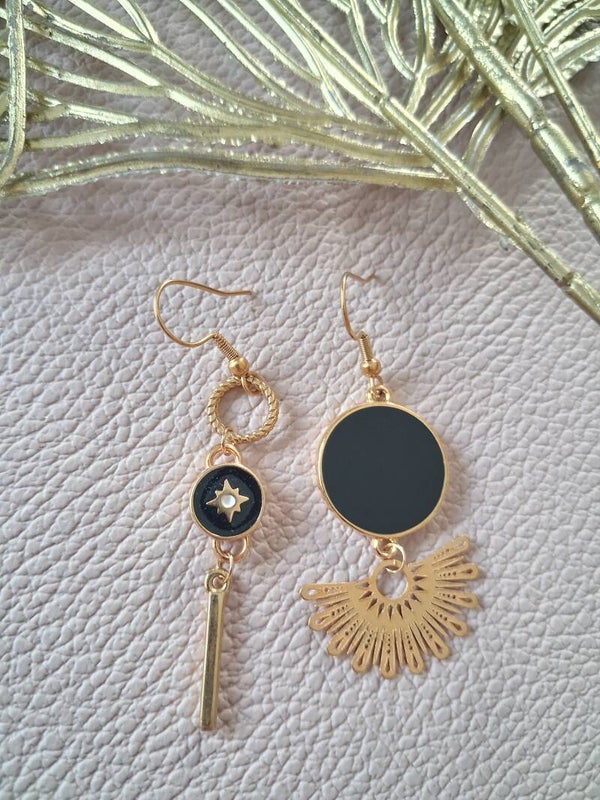 Boucles d’oreilles asymétriques
