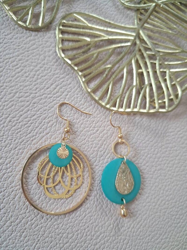 Boucles d’oreilles asymétriques