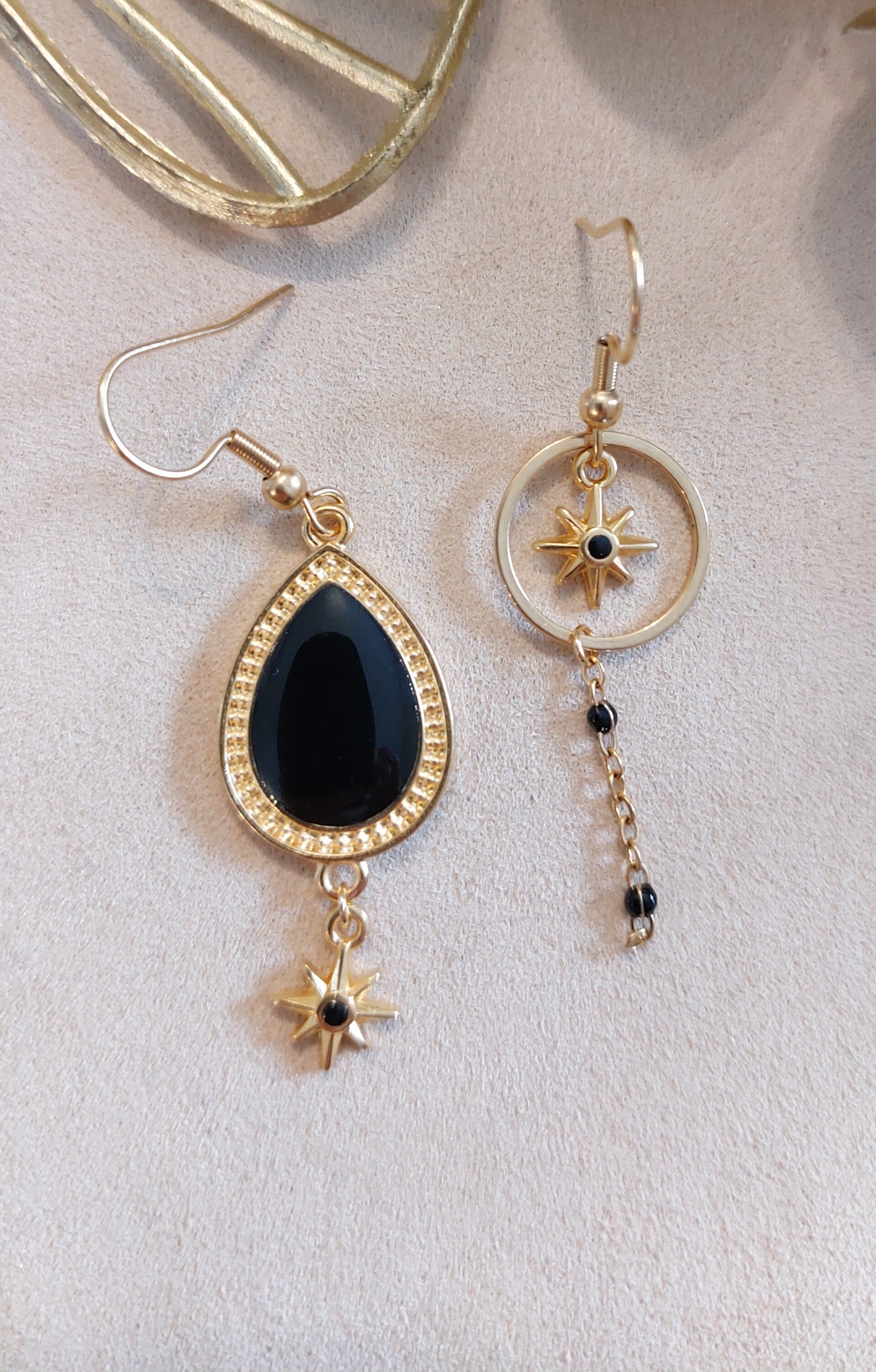 Boucles d’oreilles asymétriques - PRIX ROND