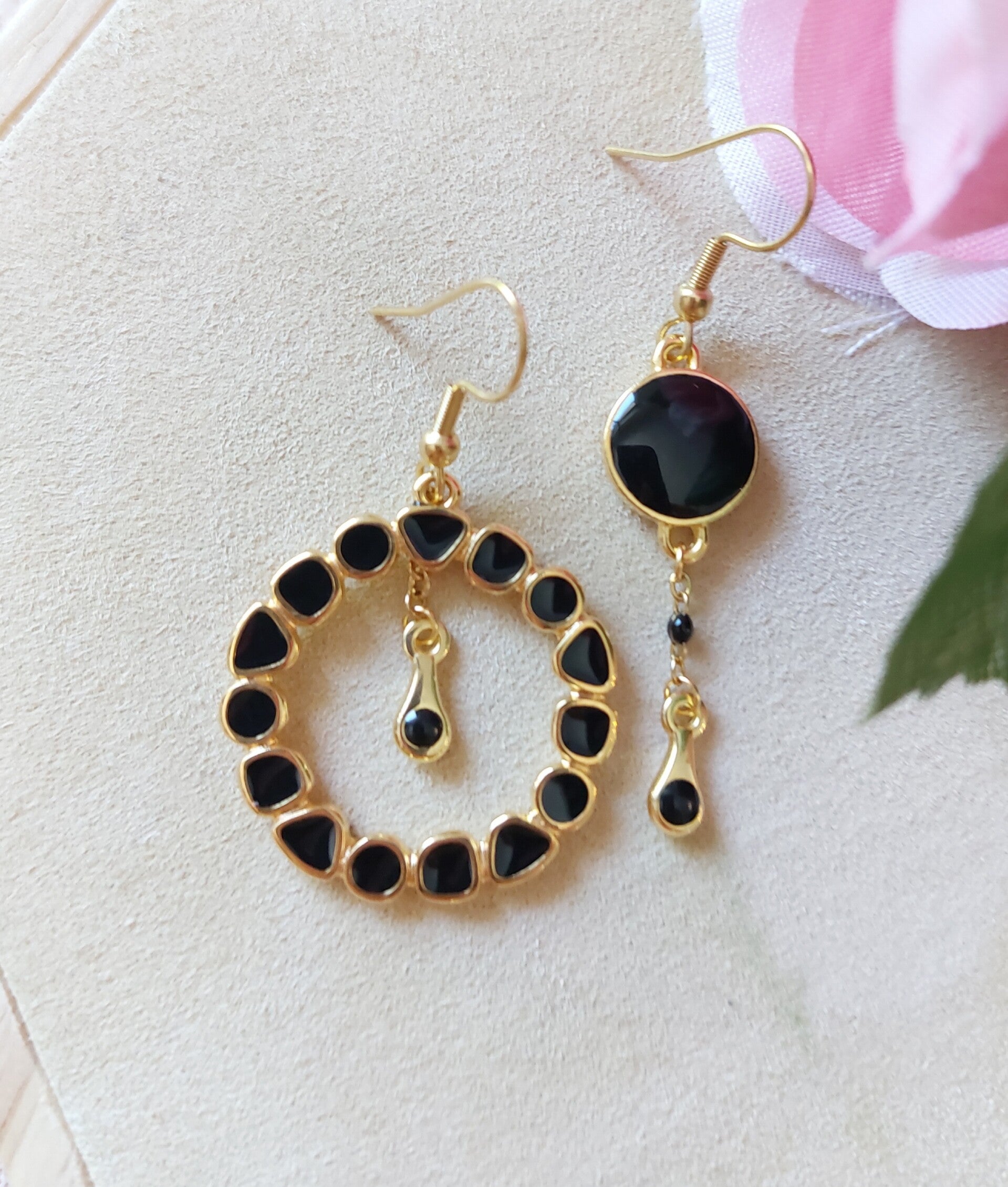 Boucles d’oreilles asymétriques - PRIX ROND