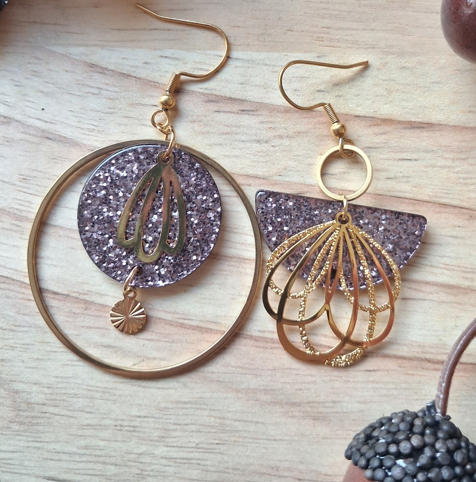 Boucles d’oreilles asymétriques