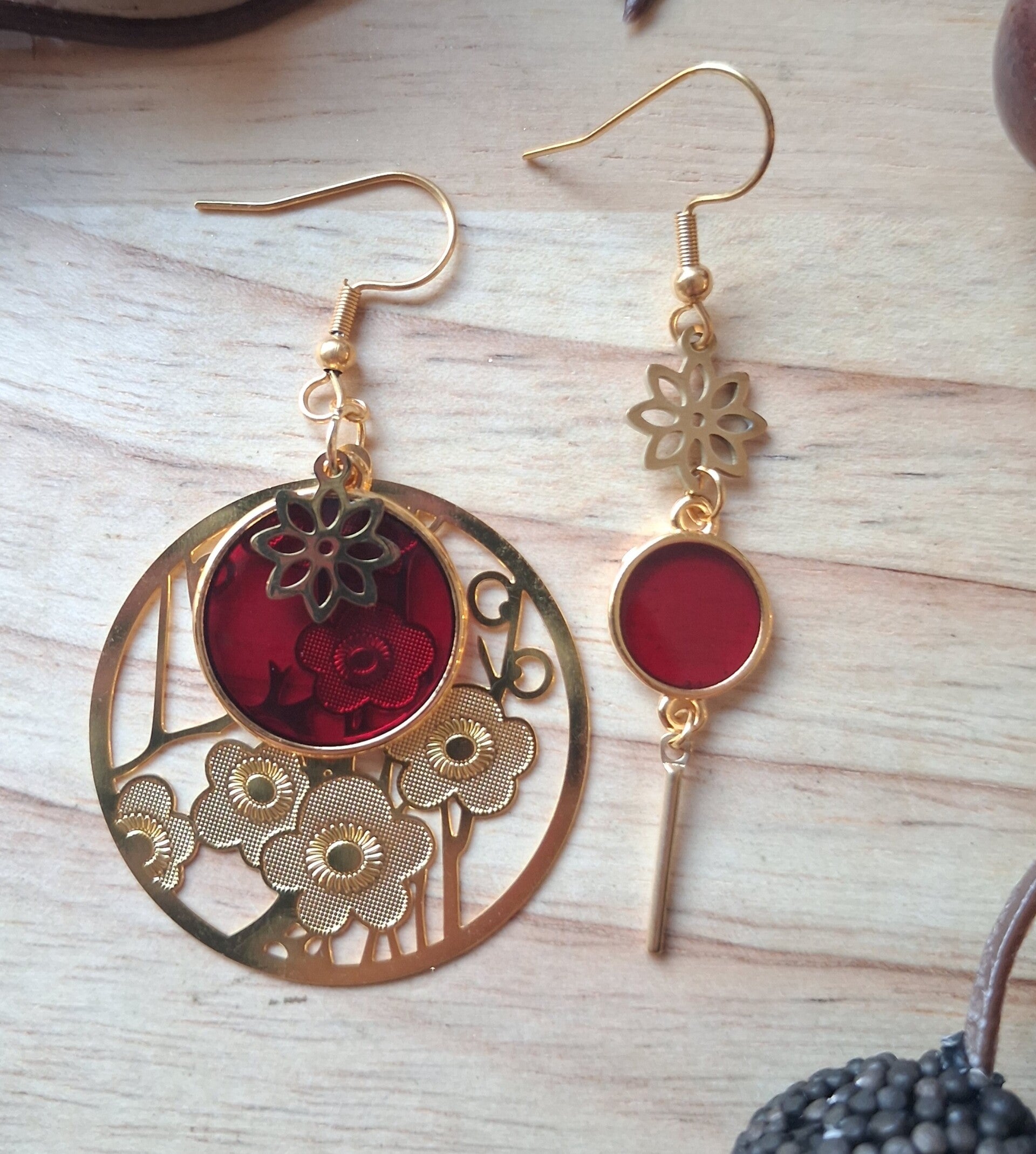 Boucles d’oreilles asymétriques