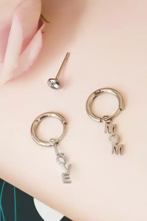 Oorbellen tekst love mom en zirkoon steen zilver Stainless Steel