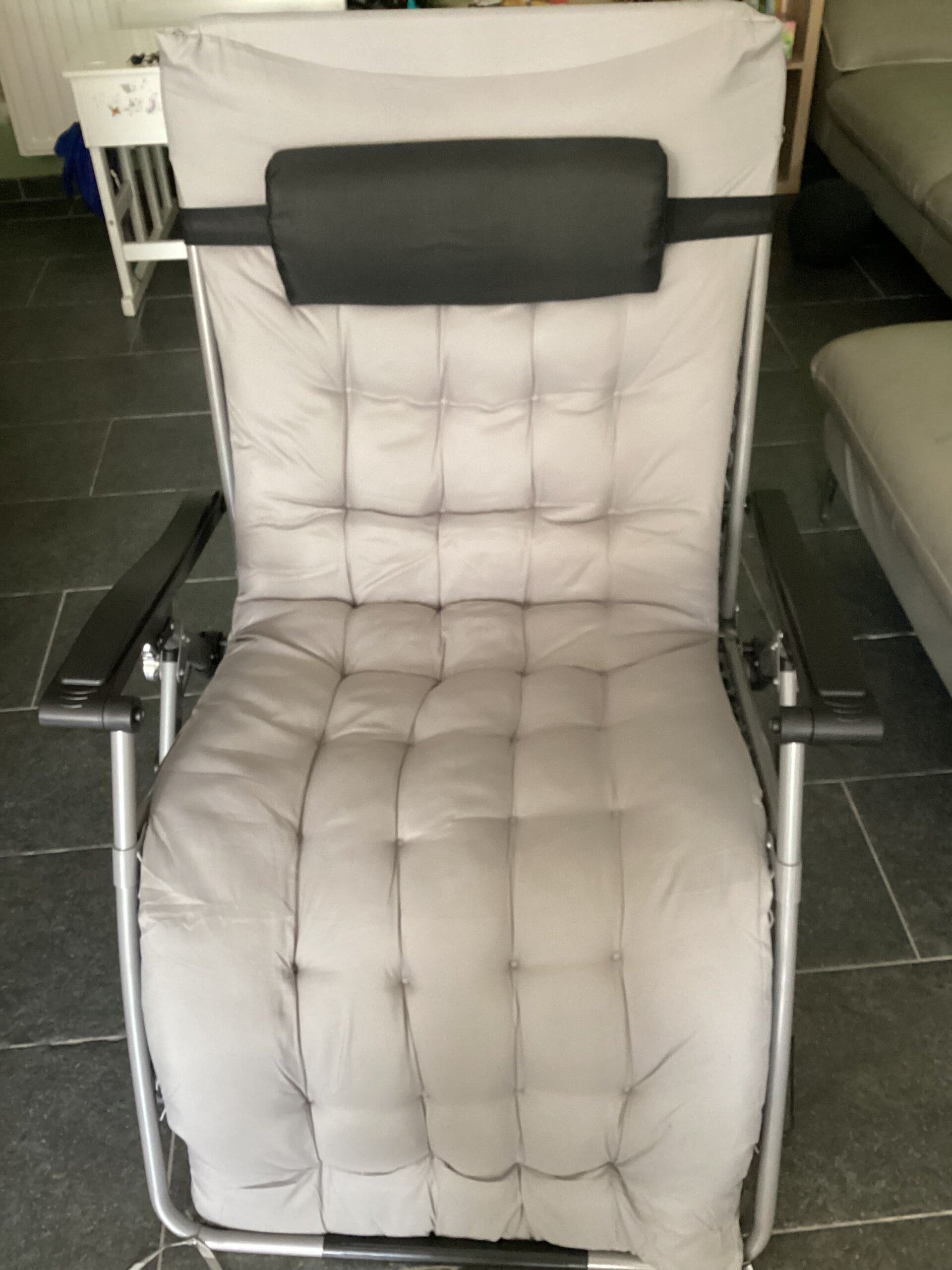 Chaise transat fauteuil relax pliable avec coussin et accessoires 2 dimensions 2 couleurs aux choix