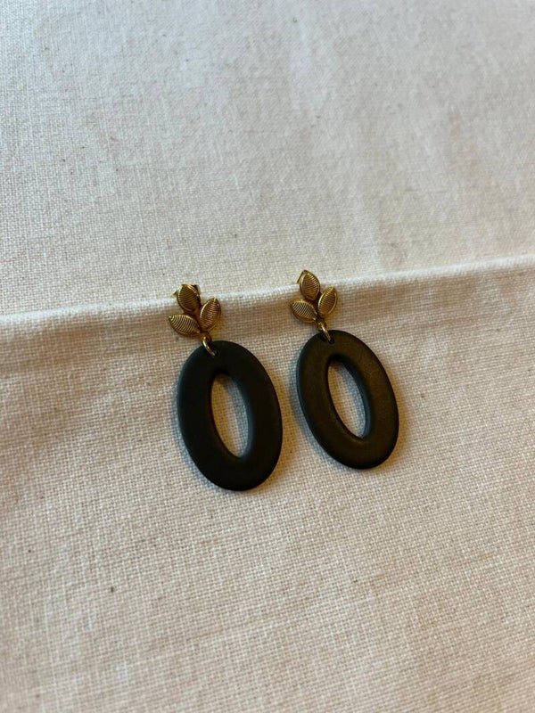 Oorbellen ovaal - donkergroen / goud