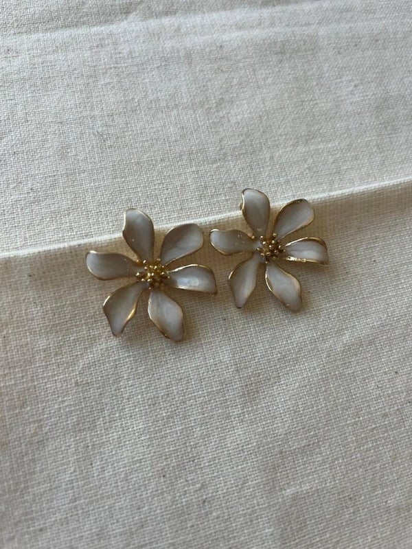 Oorbellen bloemen - goud / wit