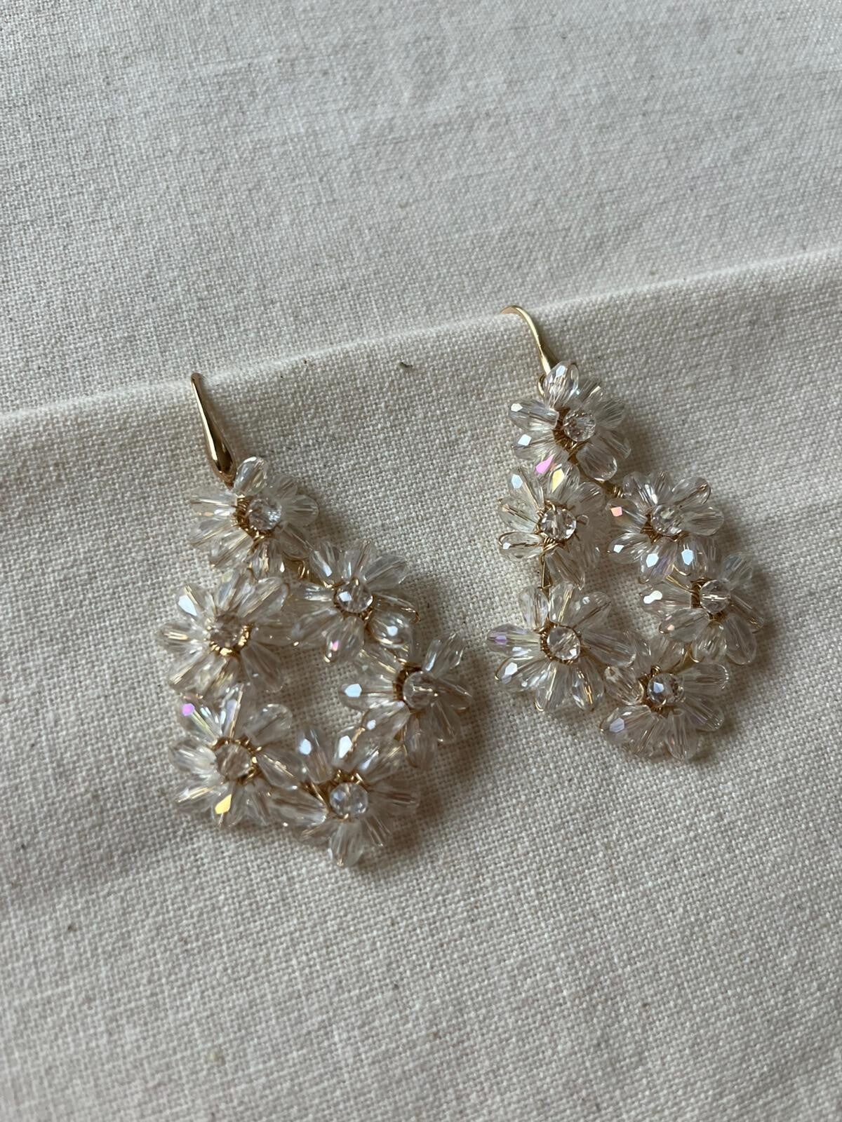 Oorbellen bloem facet - goud/transparant