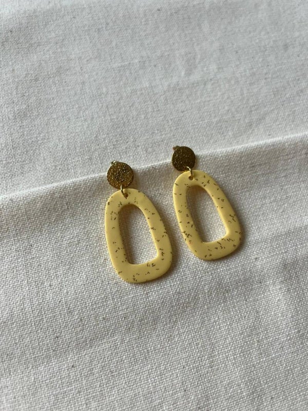 Oorbellen Emma - pastelgeel / goud