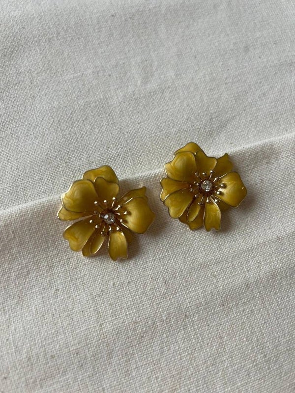 Oorbellen bloemen - botergeel / goud