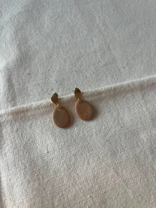 Oorbellen druppel - taupe / zand / goud