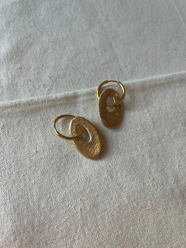Oorbellen ovaal creolen - taupe / goud