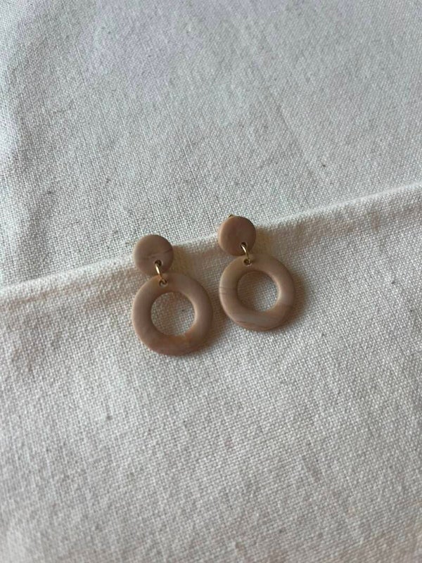 Oorbellen donut - taupe / zand / goud