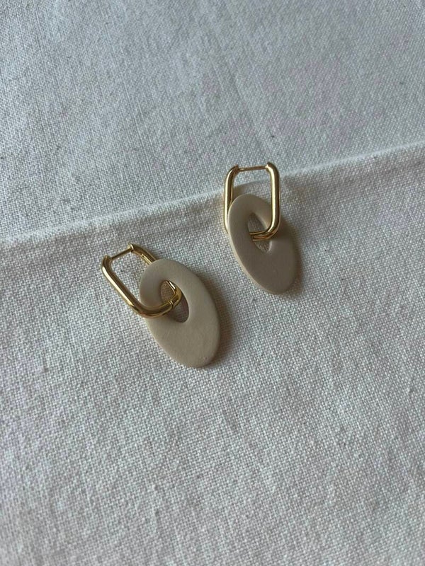 Oorbellen ovaal creolen - zand / goud