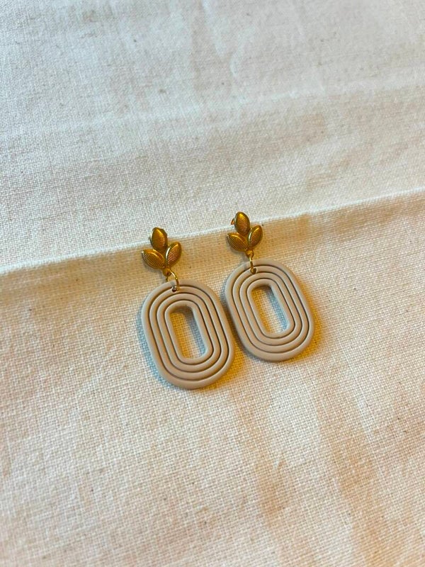 Oorbellen - zand / goud