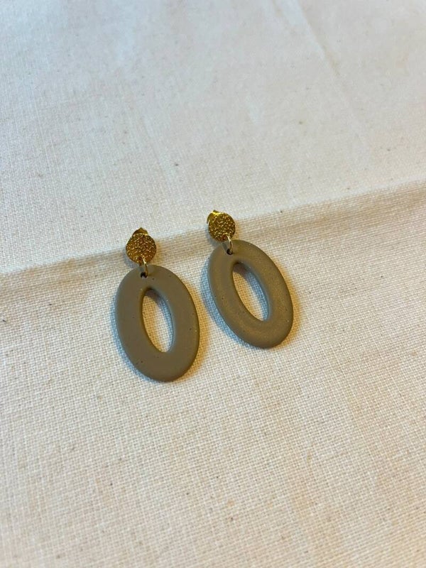 Oorbellen ovaal - eucalyptus / goud