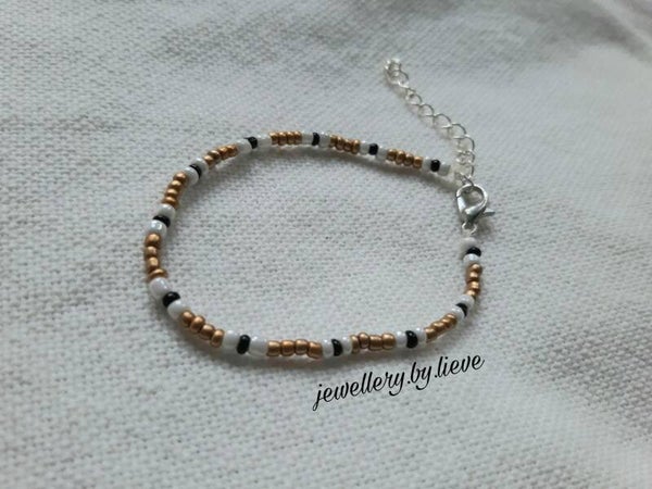 armbandje kralen goud/zwart/wit