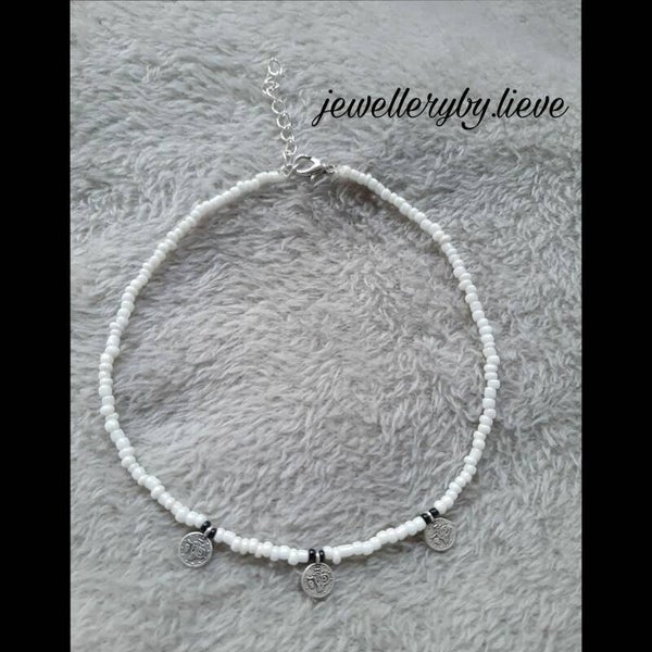 witte kralen ketting met muntjes
