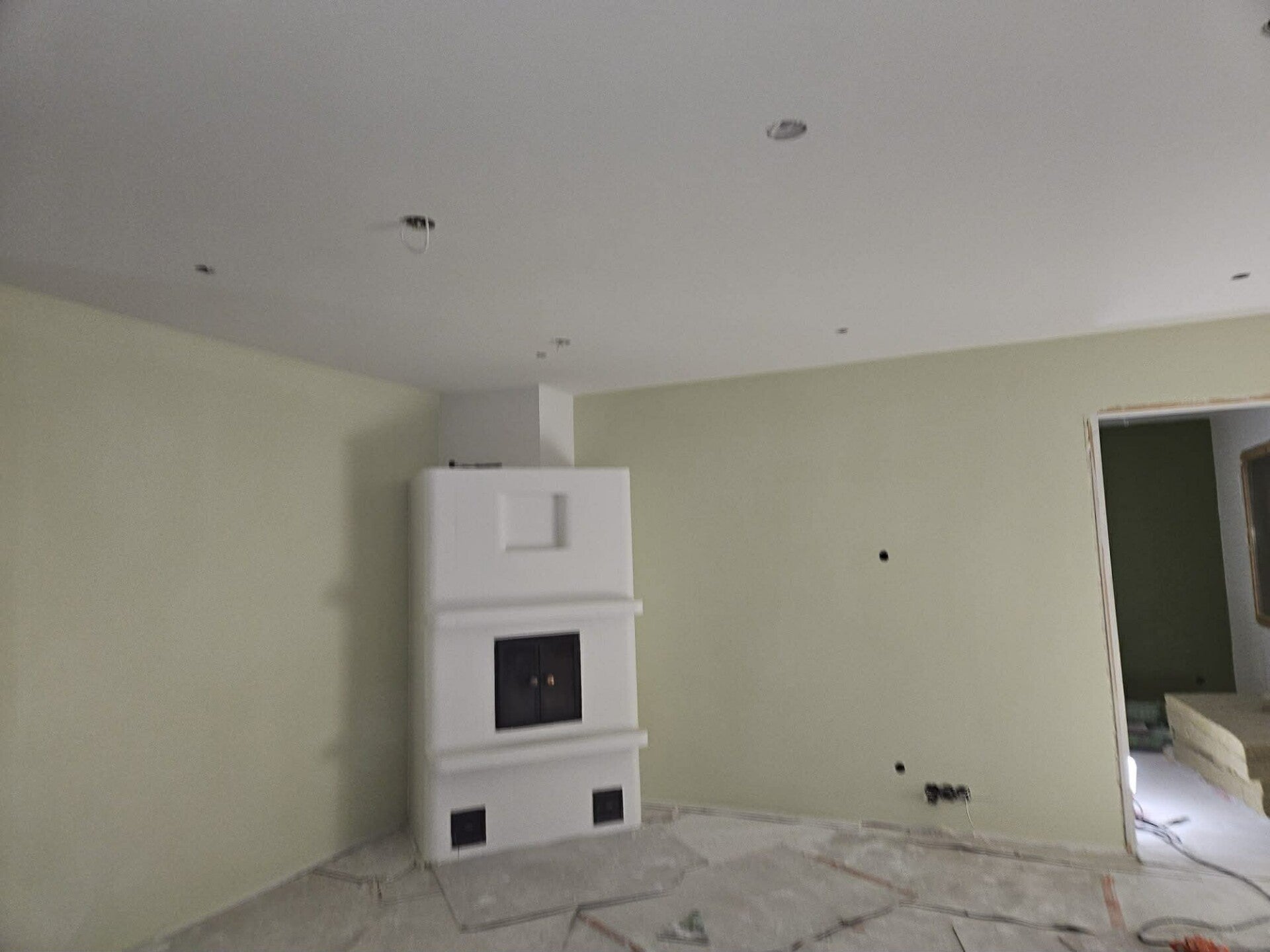 Tasoitustyö talon sisätiloissa, Weberin tasoituslaastilla, lakkatasoitus