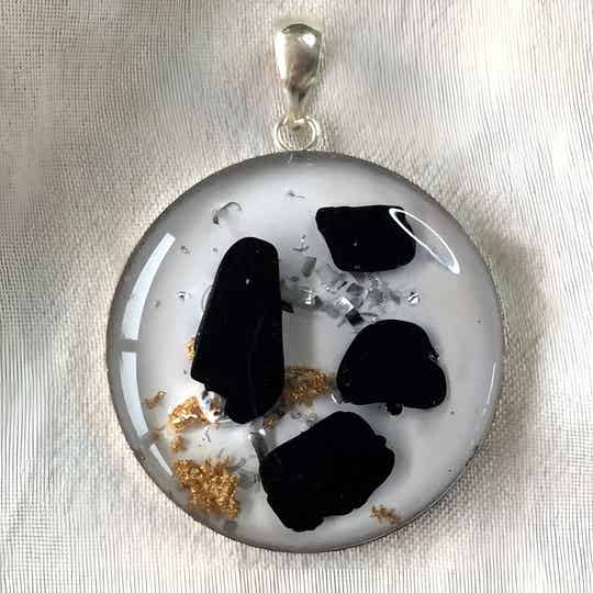 Zilveren orgonite hanger 'Aura bescherming'