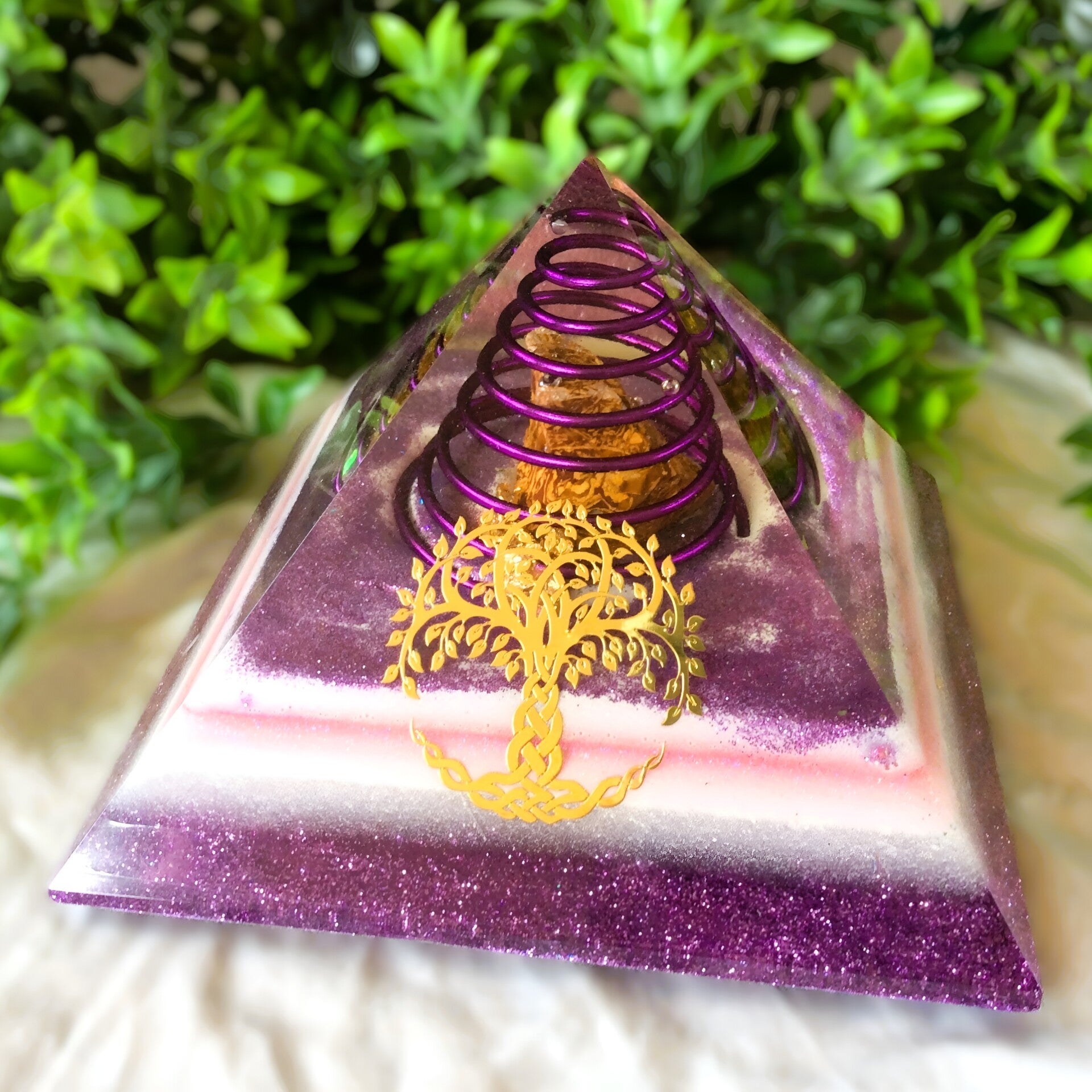 Orgonite piramide groot 'Transformatie'