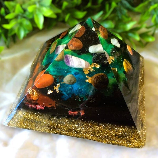 Orgonite piramide klein 'Persoonlijke groei'