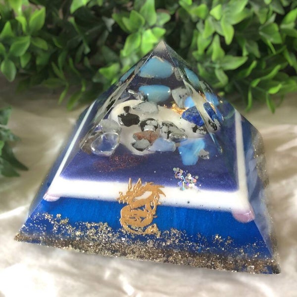 Orgonite piramide medium 'Vier edelstenen'