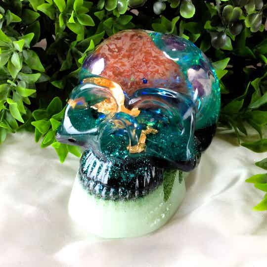 Orgonite kristallen schedel groot 'Jaspis Breccia en amethist'