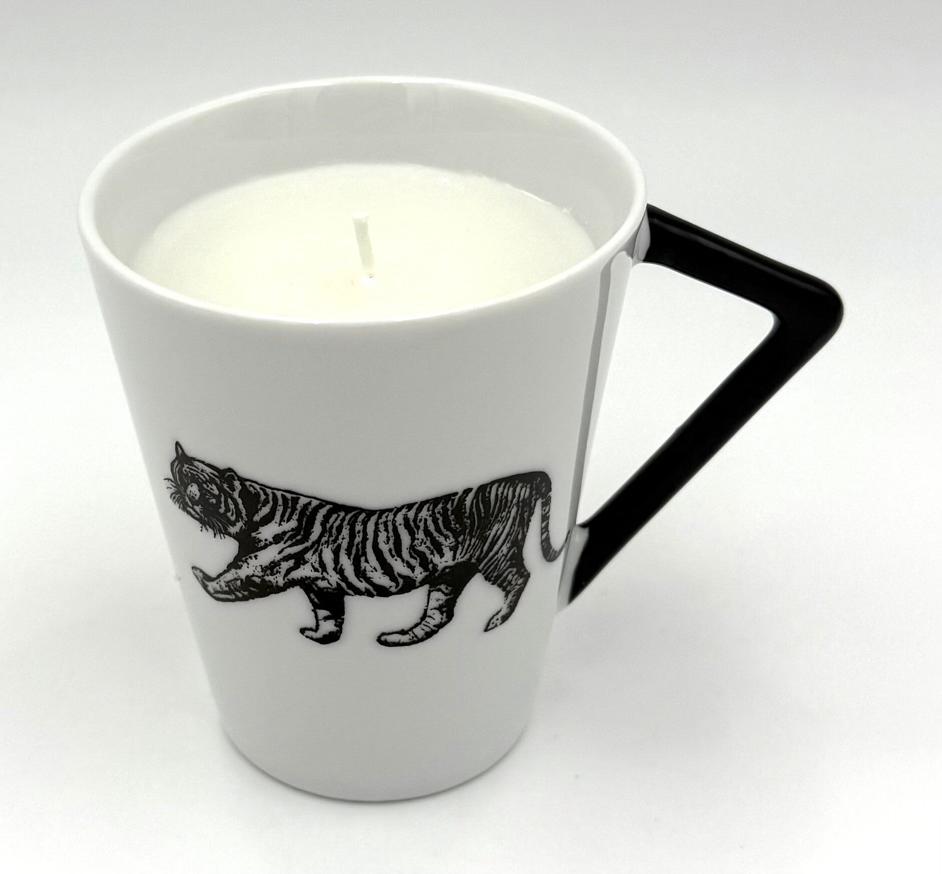 Kerze in Tasse